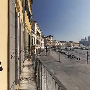 Palazzo Carpediem-prato Della Valle Apartment